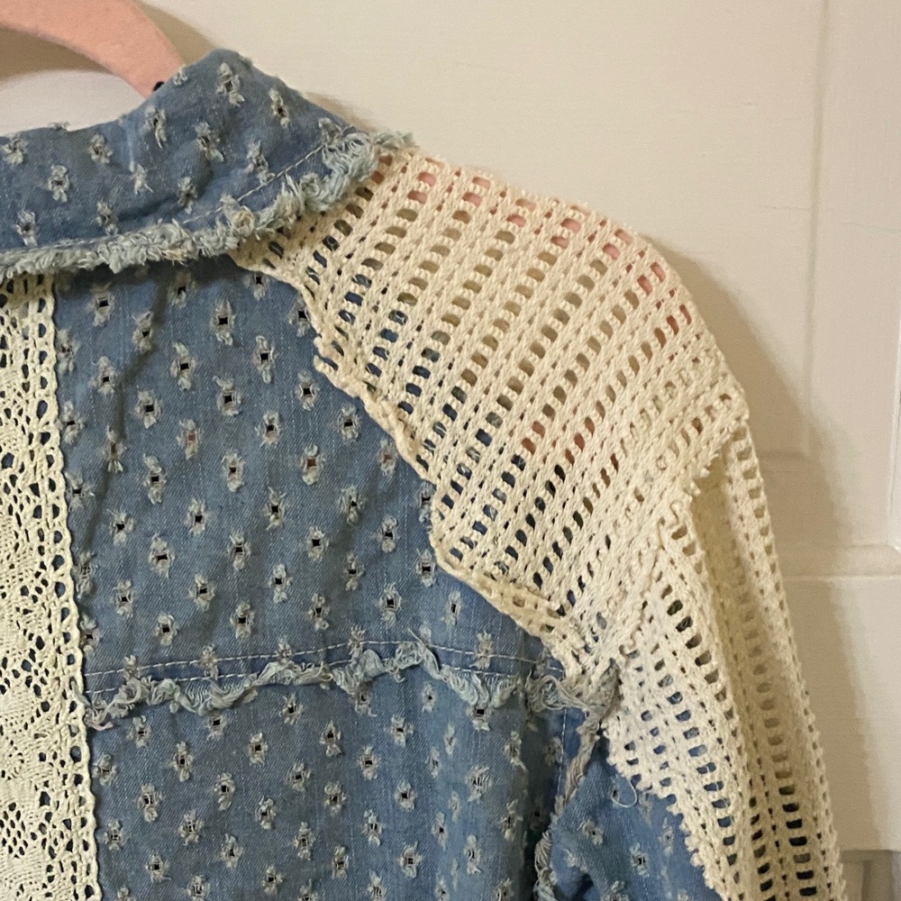 POL Clothing Mixed Media Denim Lace Shacket Blue Cream Distressed 100% Cotton - Picture 13 of 13